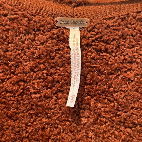 𝅺free people rust Icing Vneck furry pullover sweater xs/s - Picture 4 of 9